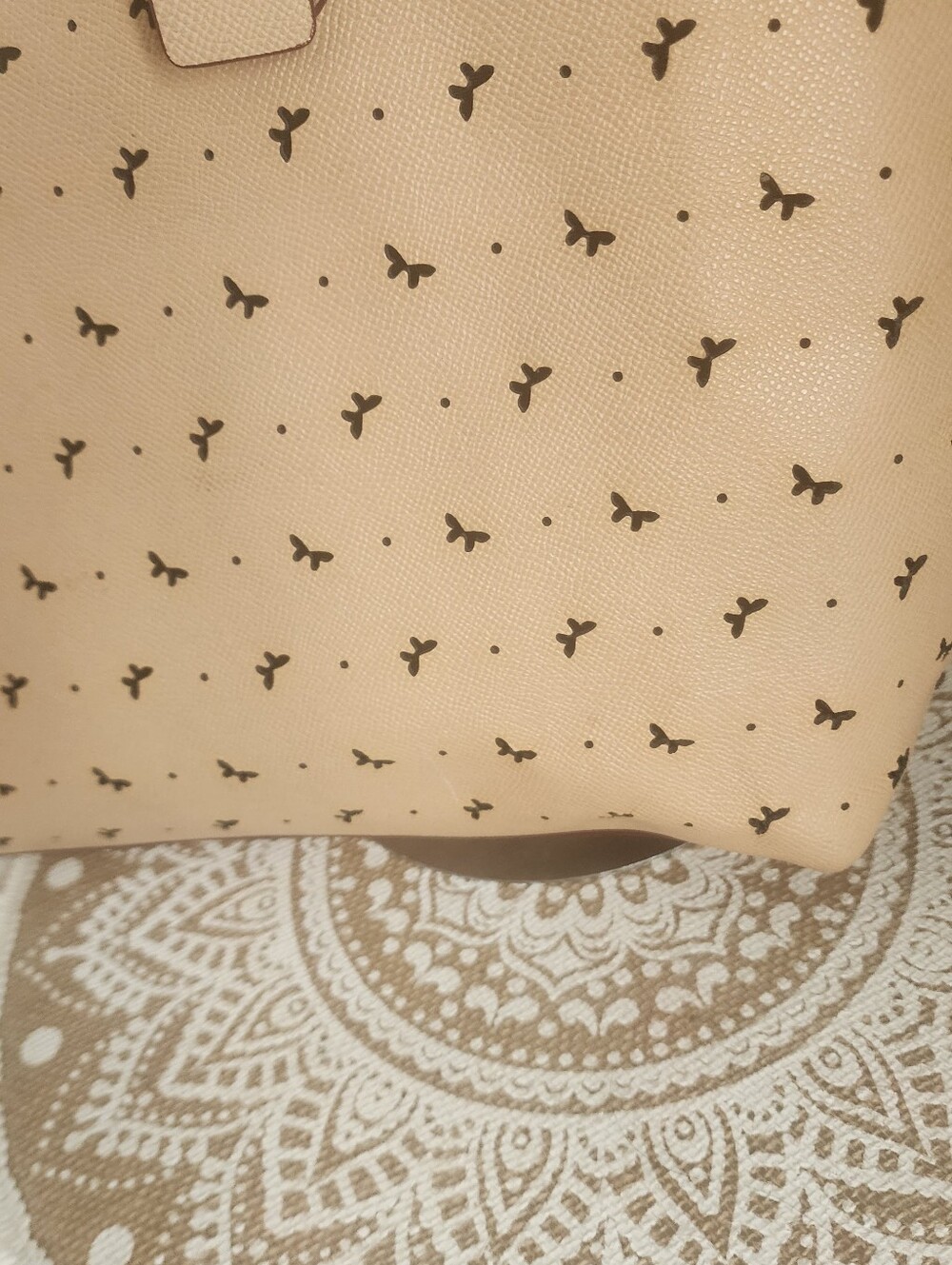 Coach Light Beige Butterfly Perforated Leather Large Tote Guc - Picture 6 of 7